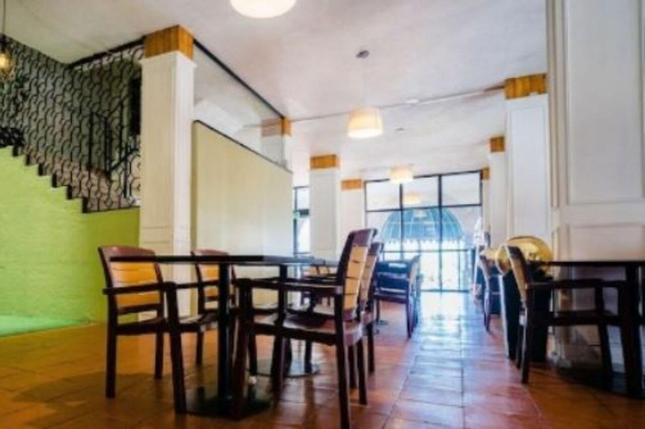 Hotel Plaza موروليا المظهر الخارجي الصورة