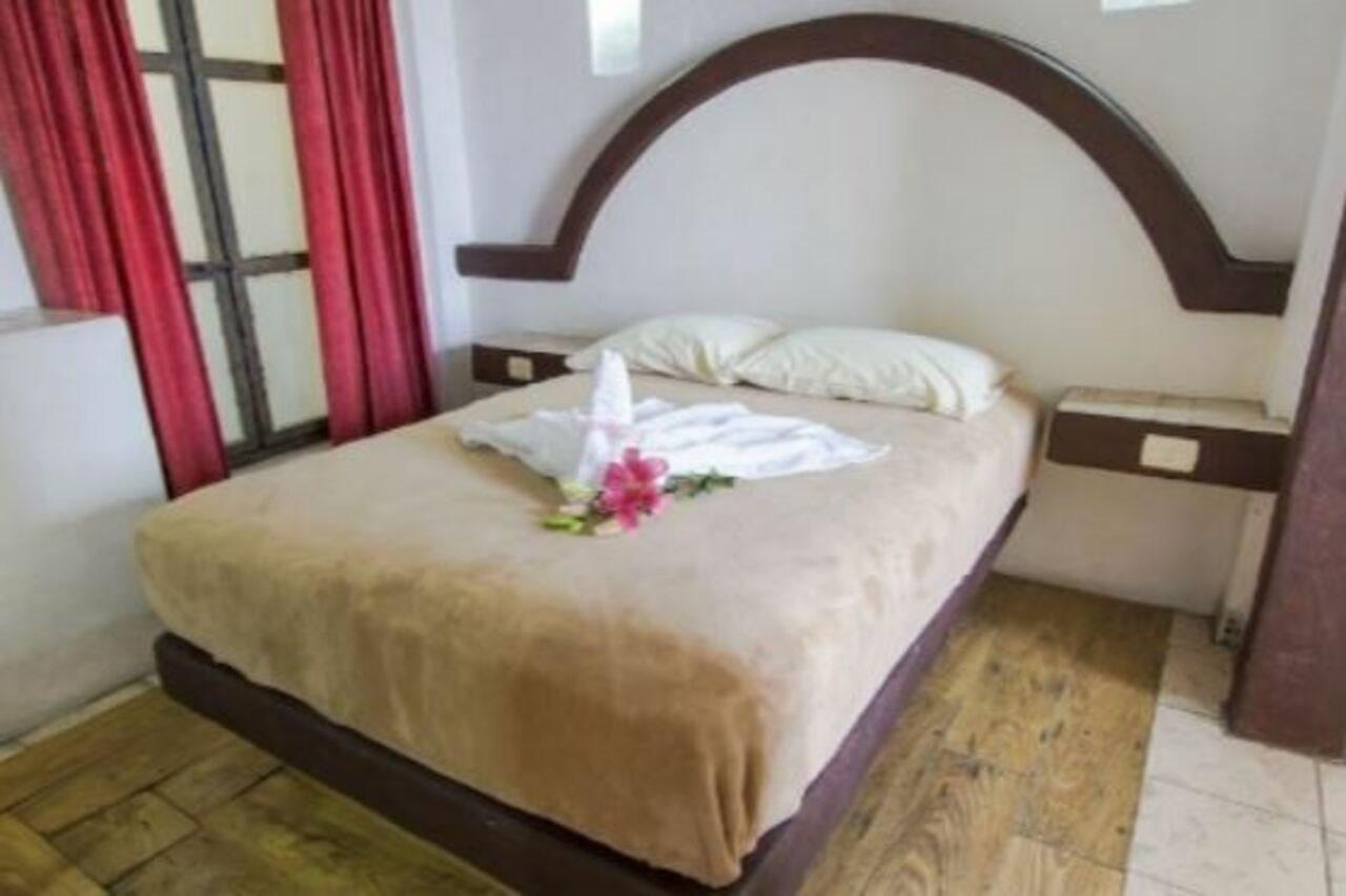 Hotel Plaza موروليا المظهر الخارجي الصورة
