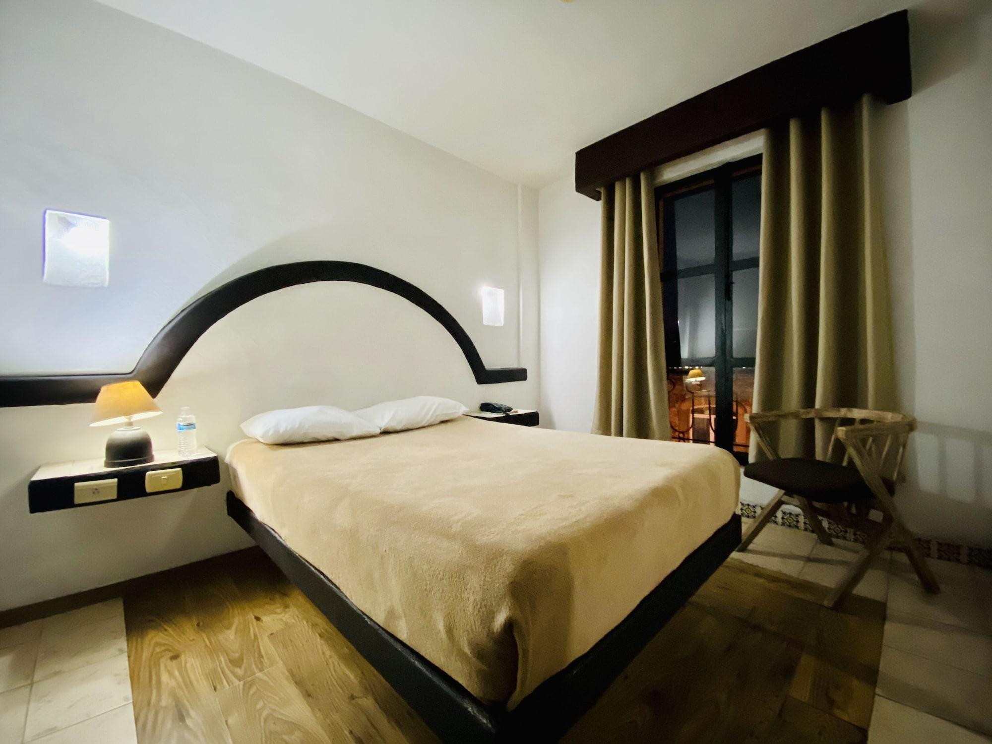 Hotel Plaza موروليا المظهر الخارجي الصورة