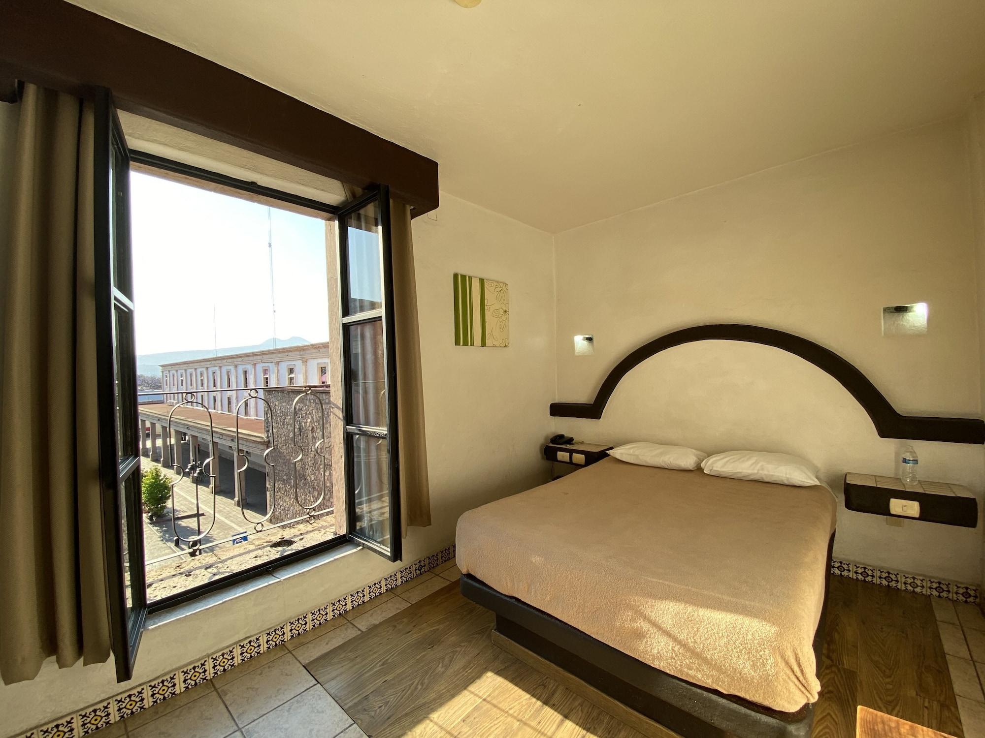 Hotel Plaza موروليا المظهر الخارجي الصورة