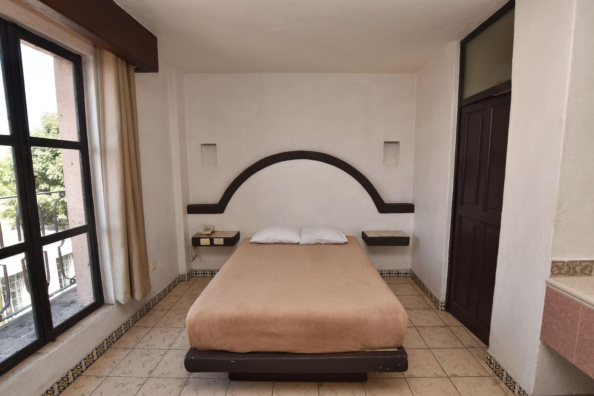 Hotel Plaza موروليا المظهر الخارجي الصورة