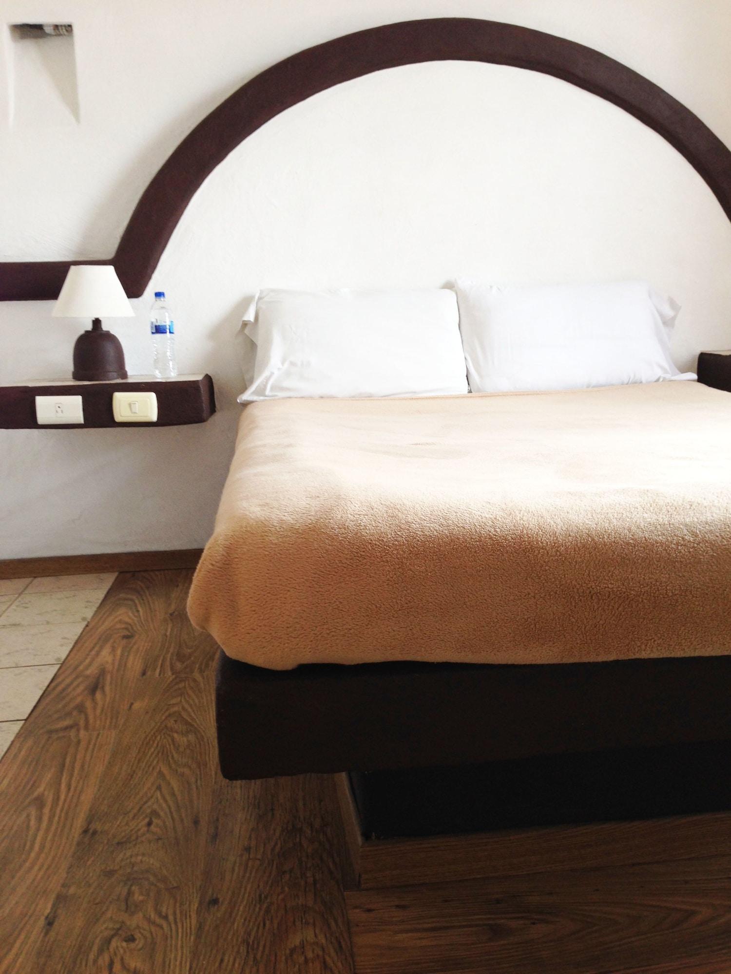 Hotel Plaza موروليا المظهر الخارجي الصورة