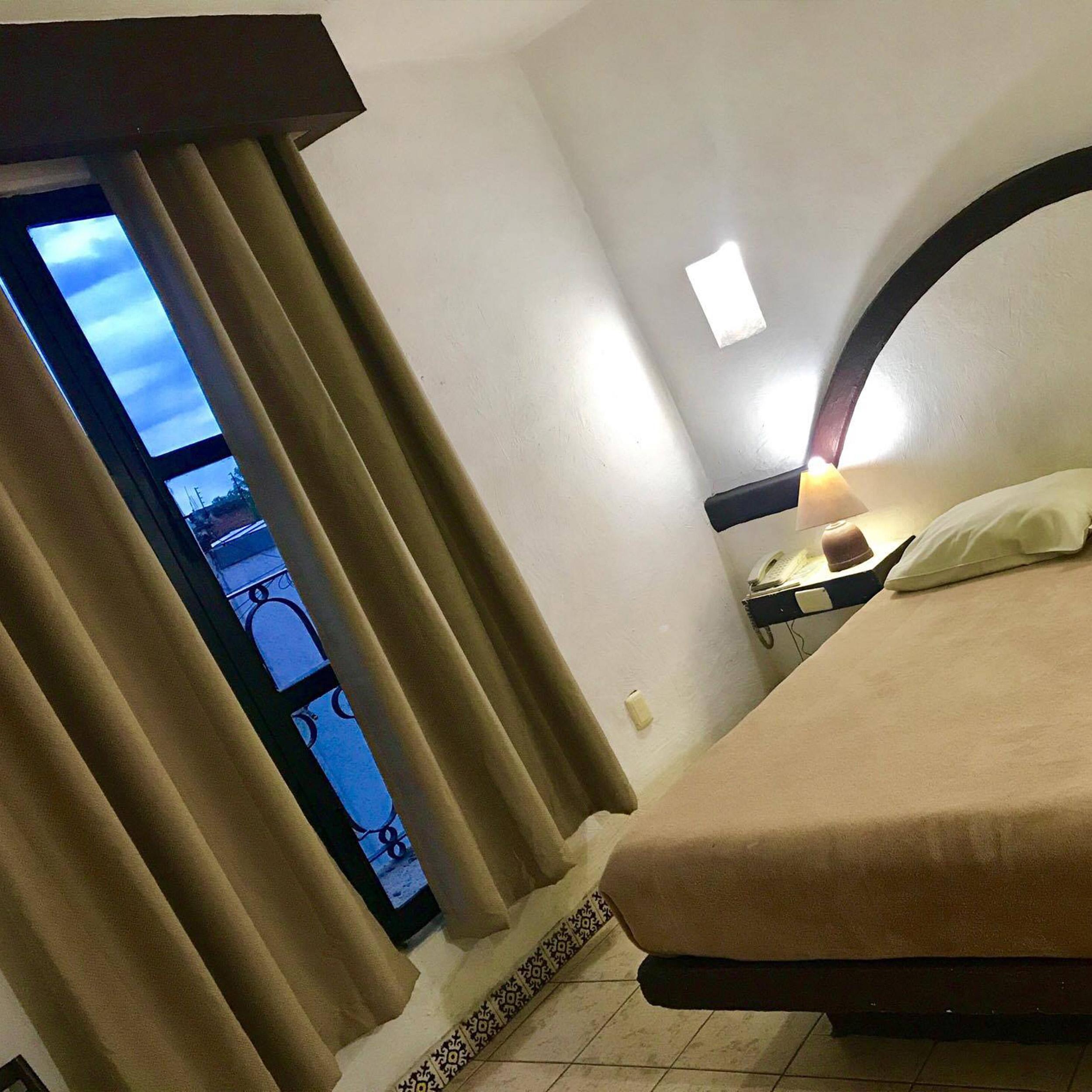 Hotel Plaza موروليا المظهر الخارجي الصورة