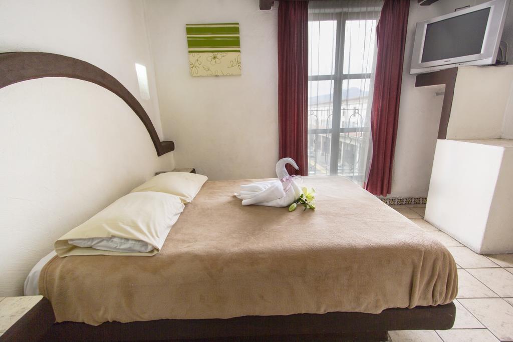 Hotel Plaza موروليا المظهر الخارجي الصورة