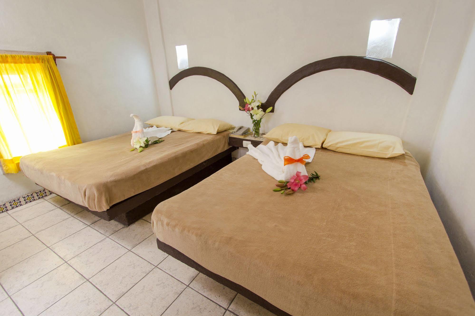 Hotel Plaza موروليا المظهر الخارجي الصورة